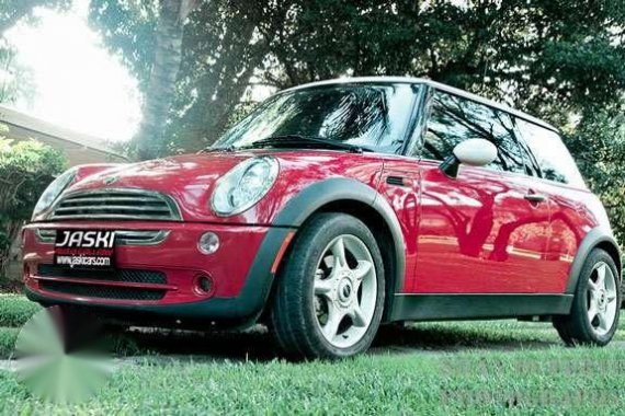 Very Fresh 2005 Mini Cooper Panoramic Roof AT For Sale