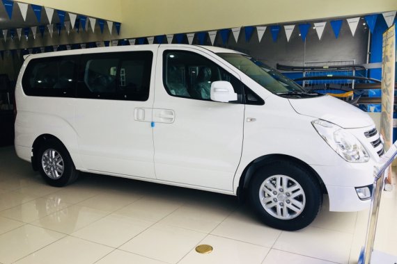 Brand New HYUNDAI Grand Starex with dual sunroof