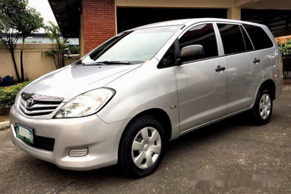 Toyota Innova 2010 Silver for sale