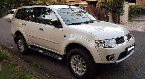 For sale 2013 white Mitsubishi Montero