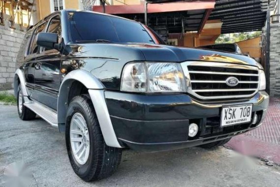 Ford Everest 2004 black color for sale 