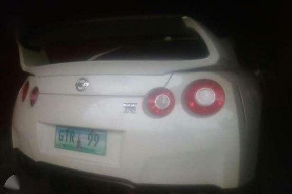 For sale white color 2011 Nissan GTR 