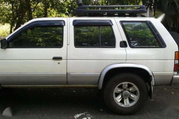 Nissan Terrano 2000 4x4 MT White For Sale 