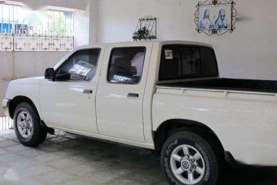 Nissan Frontier 2012 white for sale 
