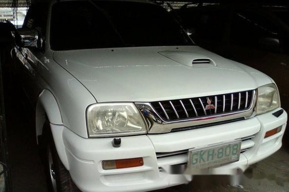 Mitsubishi Strada 2000 for sale 