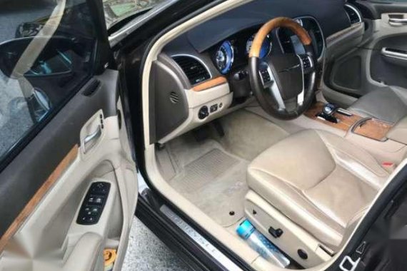 Chrysler 300C 3.6L VVT V6 AT 2012 Brown For Sale 