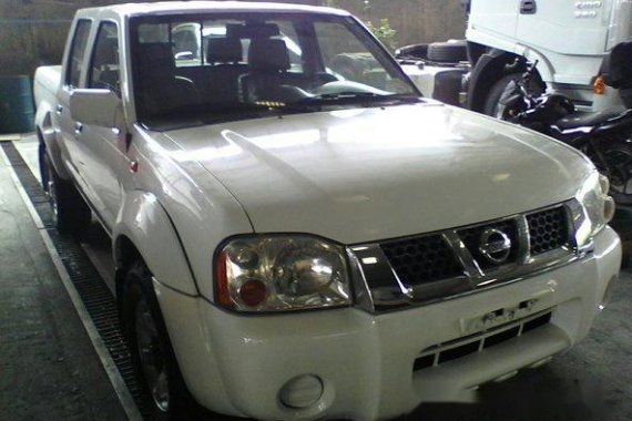 Nissan Frontier 2004 white for sale