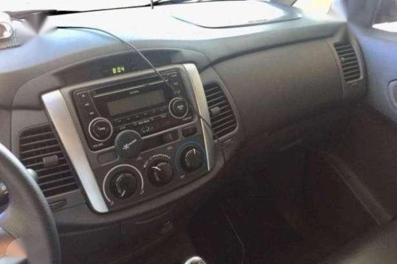 Very Good Condition Toyota Innova E 2014 MT For Sale