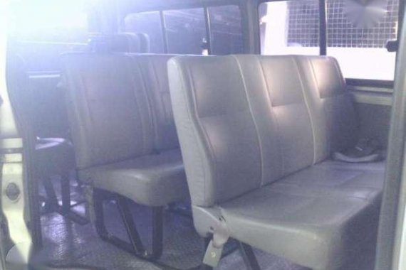 Toyota Hiace Commuter 2006 2.5 MT Silver For Sale 