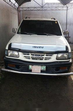 Isuzu Fuego 2000 white for sale