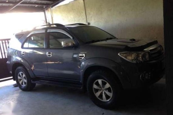 Toyota Fortuner V 2006 4x4 AT Gray For Sale 