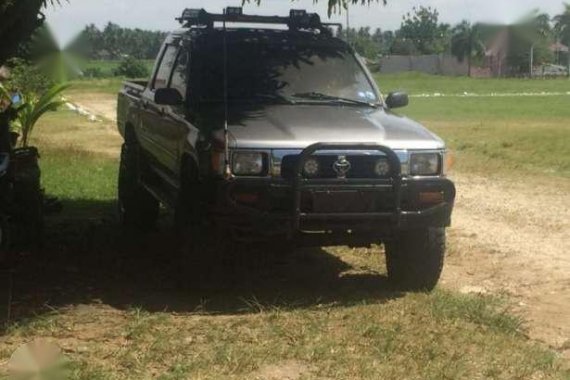 Toyota Hilux 1998 4x4 MT Grey For Sale 