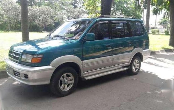 Toyota Revo sport runner 2000 LIKE NEW FOR SALE