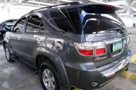 Toyota Fortuner 2011 G AT Gray SUV For Sale 