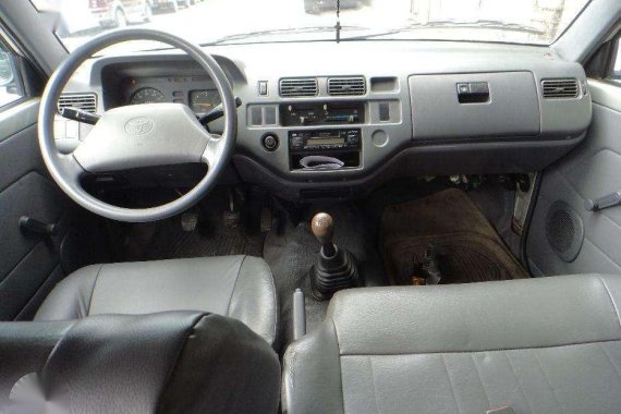 2004 Toyota Revo MT SILVER FOR SALE