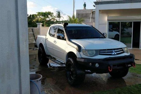 Mitsubishi Strada 4x4 AT for sale