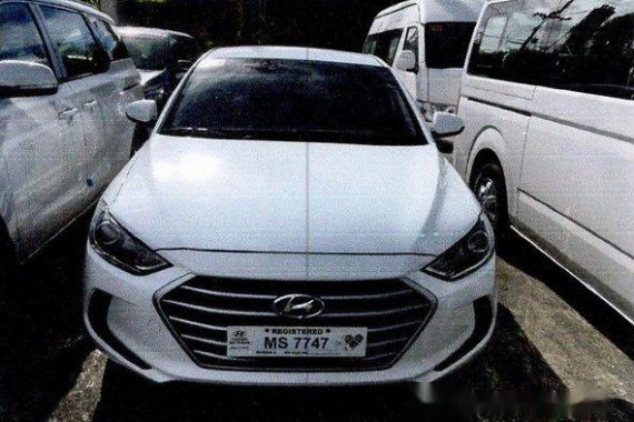 Hyundai Elantra 2017 MT White Sedan For Sale 