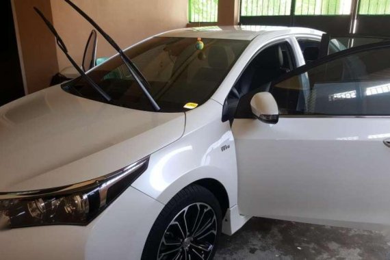 Toyota Corolla Altis 2.0V 2015 AT White For Sale 