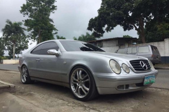 Like New Mercedes Benz 320 for sale