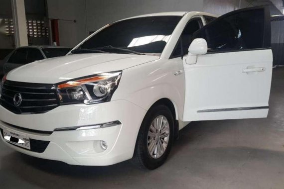 For sale 2017 SsangYong Rodius EX AT 9-seater for Assume