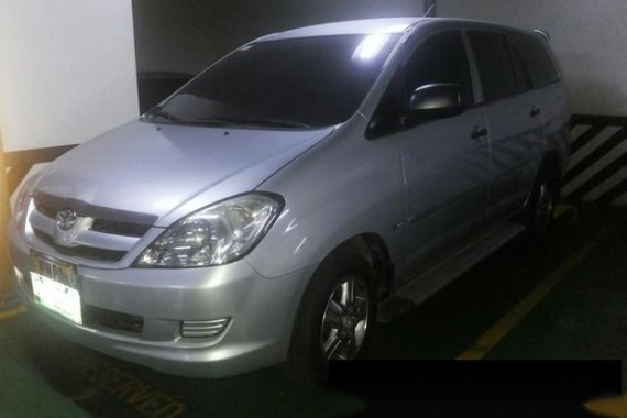 Well-maintained Toyota Innova 2.0 E 2010 for sale
