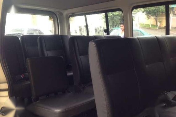 2010 Toyota Hiace Commuter MT White For Sale 