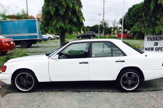 1989 Mercedes Benz 260E AT White Sedan For Sale 