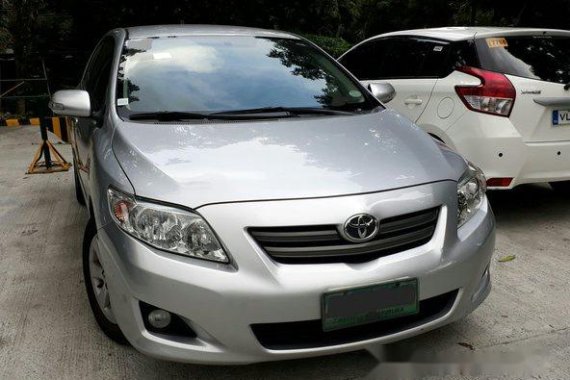 Toyota Corolla Altis 2010 AT Silver For Sale 