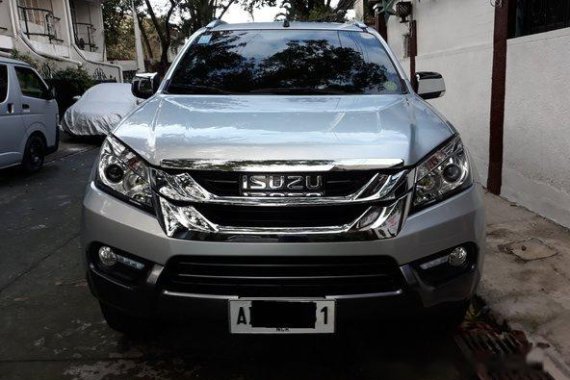 Well-kept Isuzu MU-X 2015 for sale