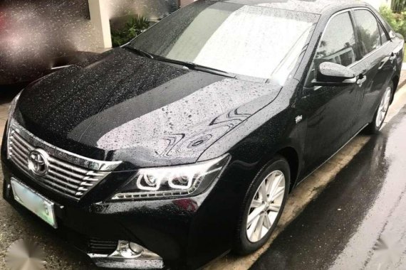 Toyota Camry 2.5V AT 2012 Black Sedan For Sale 