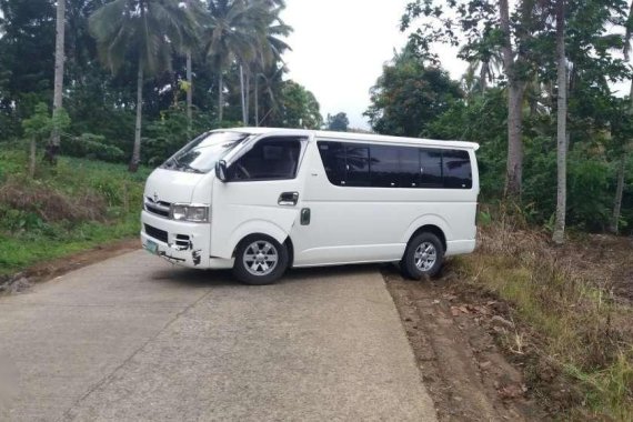 Toyota Hiace Commuter 2006 manual for sale.