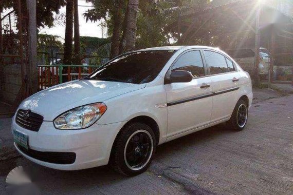 2010 Hyundai Accent MT White For Sale 