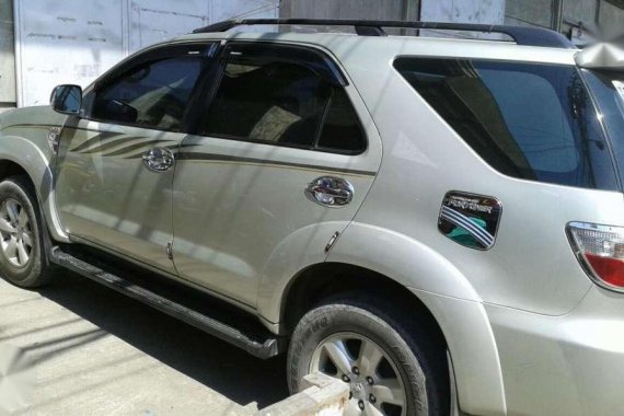 Toyota Fortuner automatic 4x2 2011 for sale 