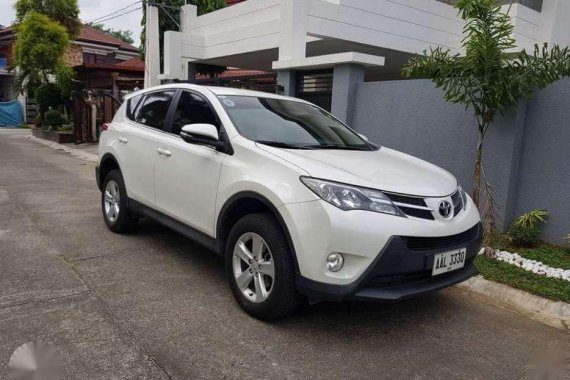FOR SALE. Toyota Rav4 4x2 2014 A/T Pearl white. 