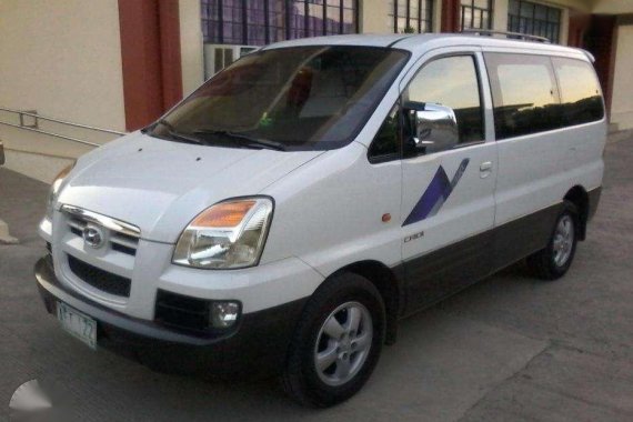 Hyundai Starex 2005 AT White Van For Sale 