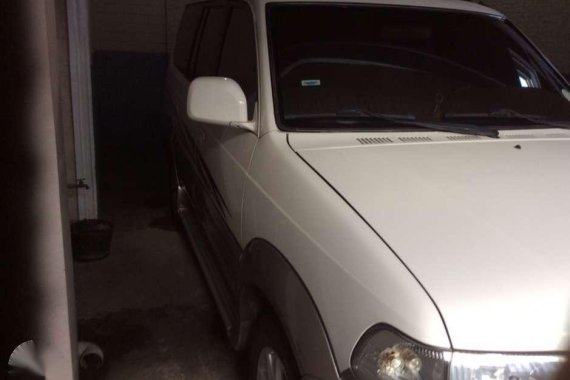 Toyota Revo SR Diesel 2004 White For Sale 