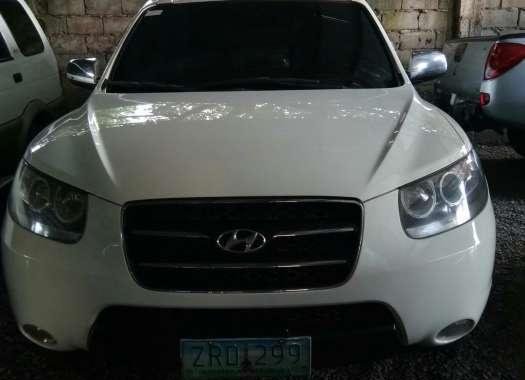 Hyundai Santa Fe 2009 AT White For Sale 