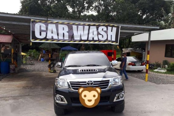 FOR SALE Toyota Hilux 4x4 automatic 2013