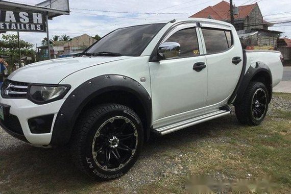 Good as new Mitsubishi Strada 2011 for sale