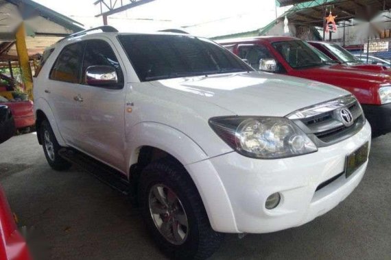 Toyota Fortuner 2006 AT White SUV For Sale 