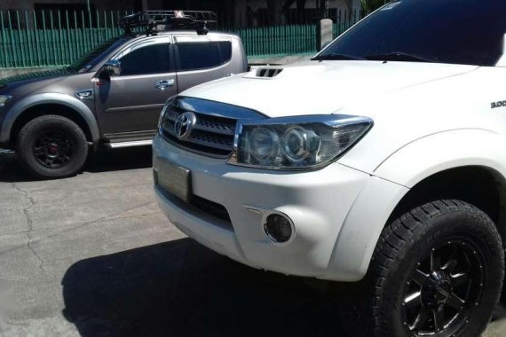 Toyota Fortuner V 4x4 2009 FOR SALE