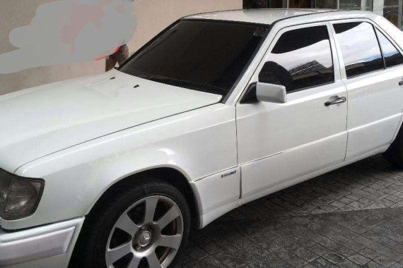 Mercedes Benz 230e 1989 AT White For Sale 