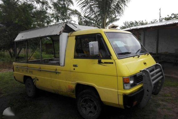 FOR SALE MITSUBISHI L300 pickup