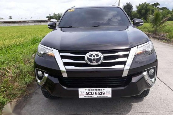 Toyota Fortuner V 4x2 AT Black SUV For Sale 