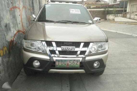 For sale: Isuzu Crosswind 2012