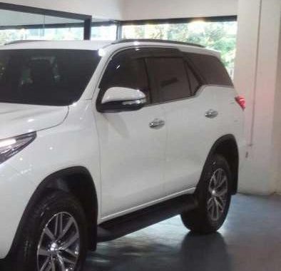 Toyota Fortuner V 4x2 AT Gray Pickup For Sale 