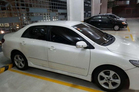 Toyota Corolla 2012 2.0V AT White For Sale 