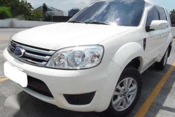 2011 FORD ESCAPE A-T . like new . all power . super fresh .airbag . cd