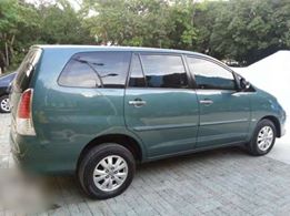 Well-maintained Toyota Innova E MT 2011 for sale