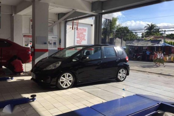 For Sale: 2012 Honda Jazz 1.5V automatic Top of the line